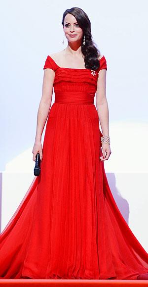 Master of Ceremonies Berenice Bejo opened the Cannes Film Festival in a statement making crimson Louis Vuitton gown Master of Ceremonies Berenice Bejo opened the Cannes Film Festival in a statement making crimson Louis Vuitton gown