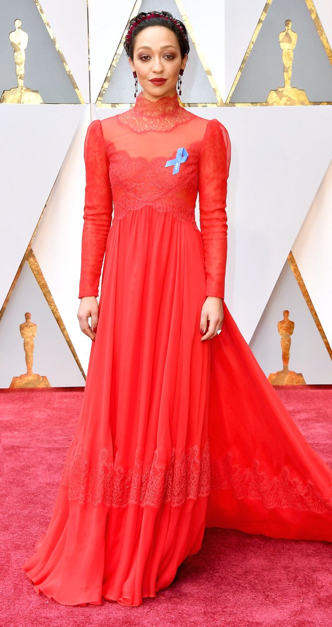 Ruth Negga attends the 2017 Oscars in custom Valentino