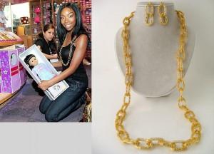 brandy-gold-link-necklace-and-rue-de-chic-necklace Brandy rocks a gold link necklace while out shopping ; to the right is a much less expensive version from Rue de Chic